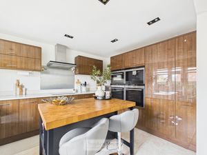 Photo 16- click for photo gallery